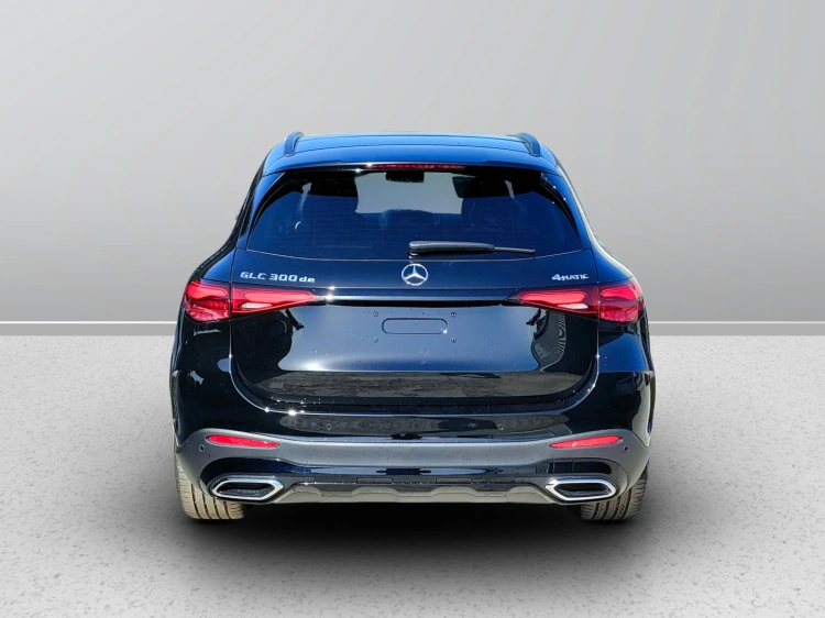 4 - Mercedes-Benz GLC 300 de 4MATIC