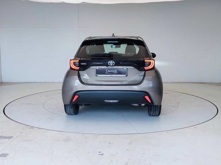 6 - Toyota Yaris Yaris 1.0 Trend