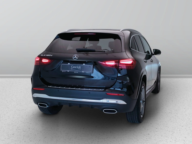 6 - Mercedes-Benz GLA 180  d Automatic
