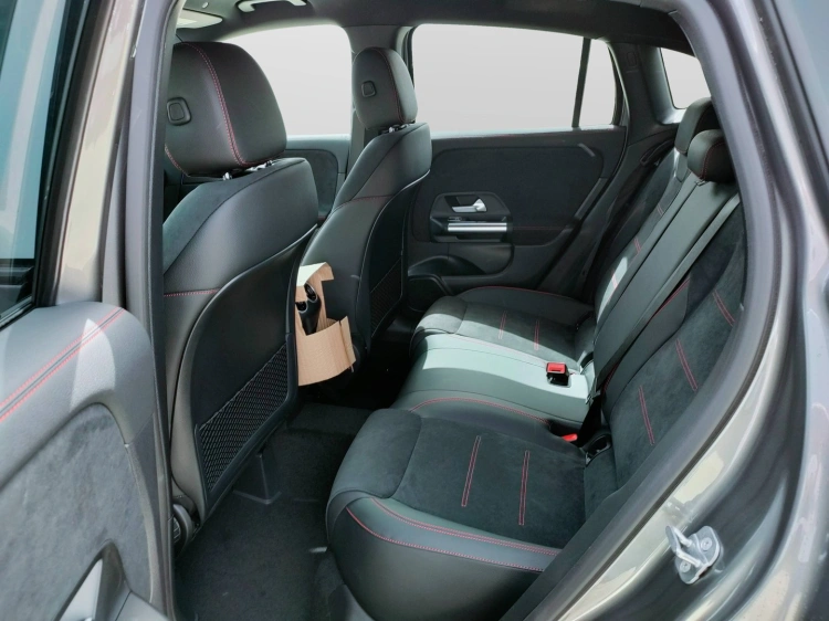 10 - Mercedes-Benz GLA 200 d automatic