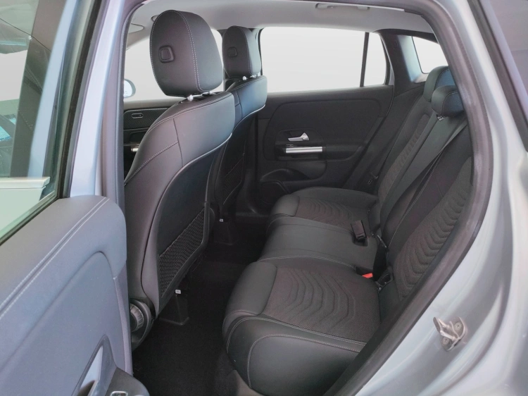 12 - Mercedes-Benz GLA 180 d Progressive Advanced auto