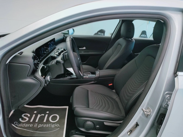 12 - Mercedes-Benz Classe A 180 d Advanced auto