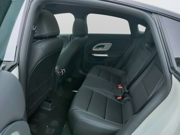 12 - Mercedes-Benz CLA 200 4MATIC