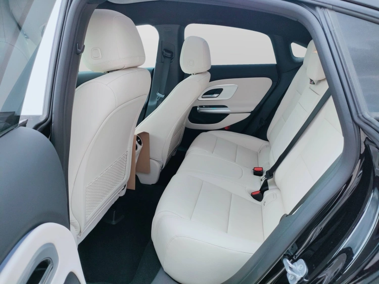 11 - Mercedes-Benz CLA 200