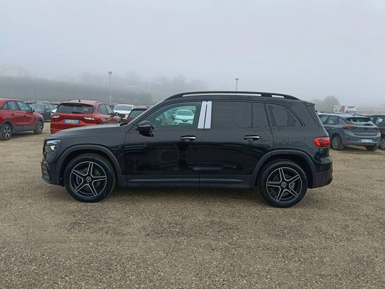 6 - Mercedes-Benz GLB 200 d Automatic