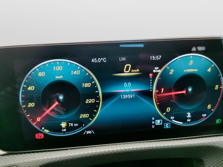 17 - Mercedes-Benz Classe A 180 d Premium auto