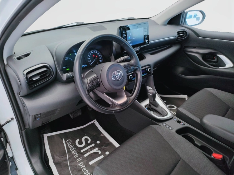 15 - Toyota Yaris Yaris 1.5h Business