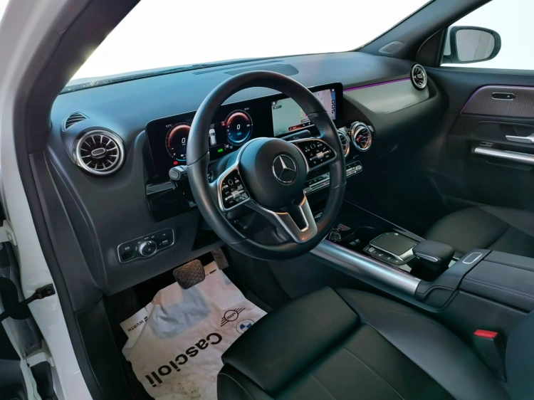 11 - Mercedes-Benz EQA 300 Sport Plus 4matic