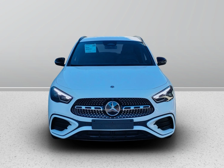 2 - Mercedes-Benz GLA 200 d Automatic 4MATIC