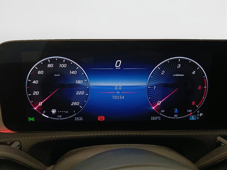 12 - Mercedes-Benz Classe A 180 d AMG Line Advanced Plus auto