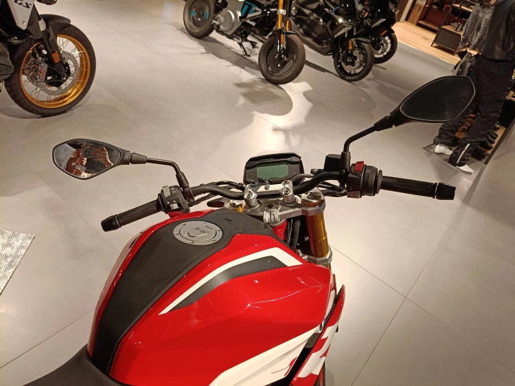 6 - BMW Motorrad R G 310 R