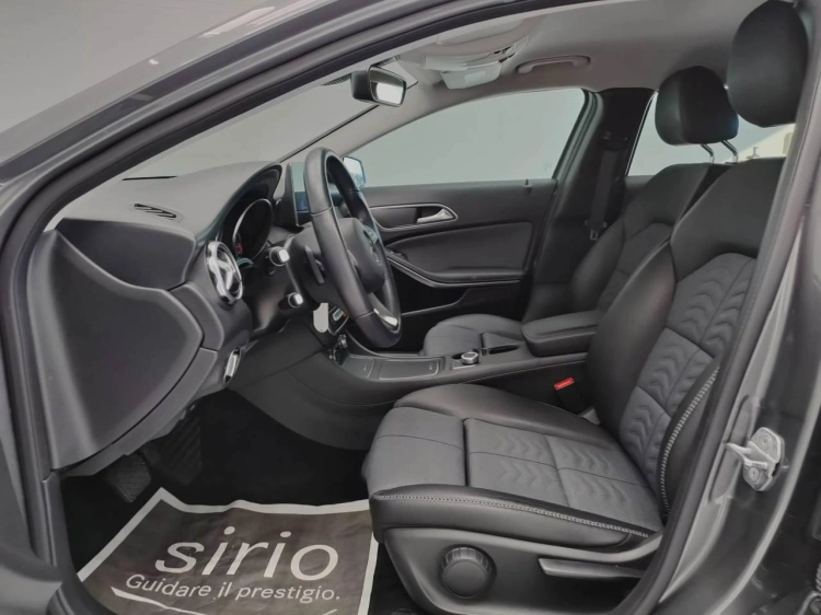 11 - Mercedes-Benz GLA 200 d Business auto