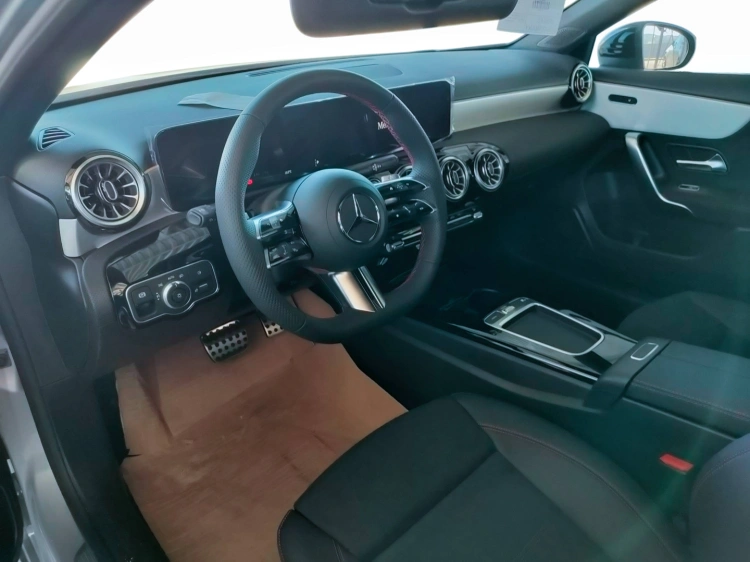 8 - Mercedes-Benz Classe A 180 d Automatic