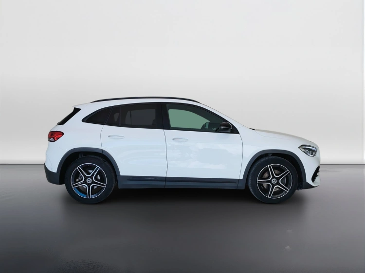 4 - Mercedes-Benz GLA 200 d Premium 4matic auto