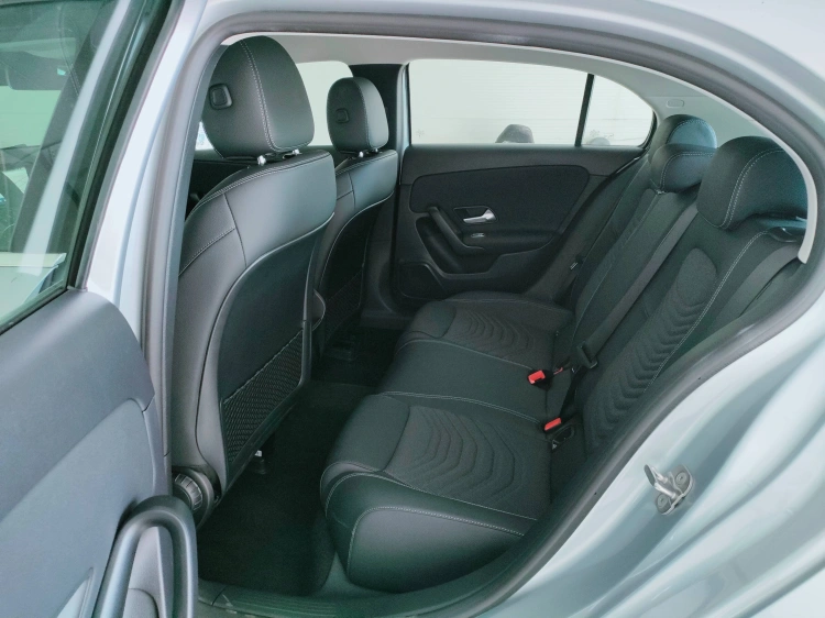 11 - Mercedes-Benz Classe A 180 d Automatic