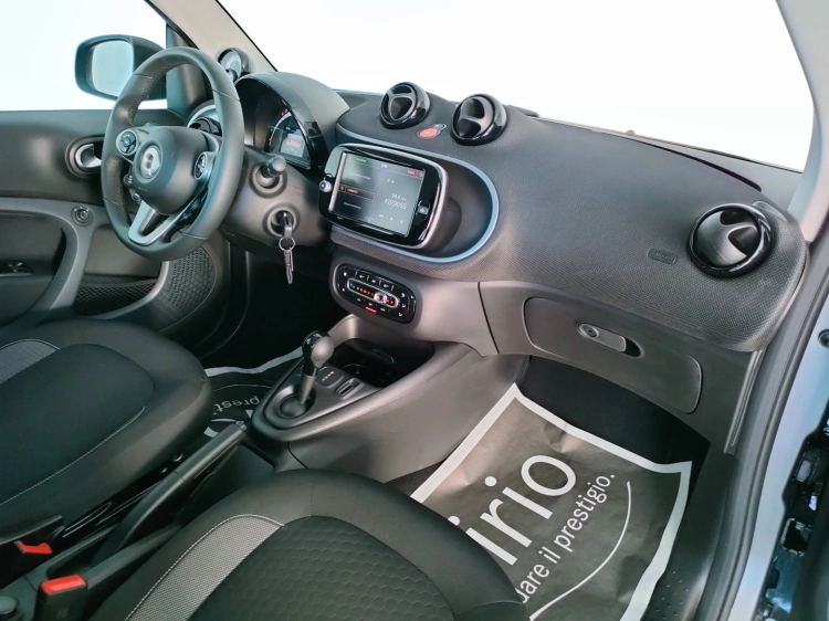 11 - smart fortwo Fortwo eq Passion 22kW