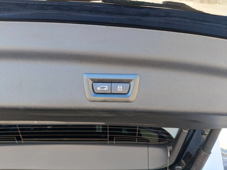 16 - BMW X1 X1 sdrive18i X-Line auto