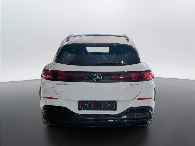 4 - Mercedes-Benz GLC 400 4MATIC con tecnologia EQ