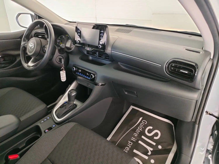 12 - Toyota Yaris Yaris 1.5h Active