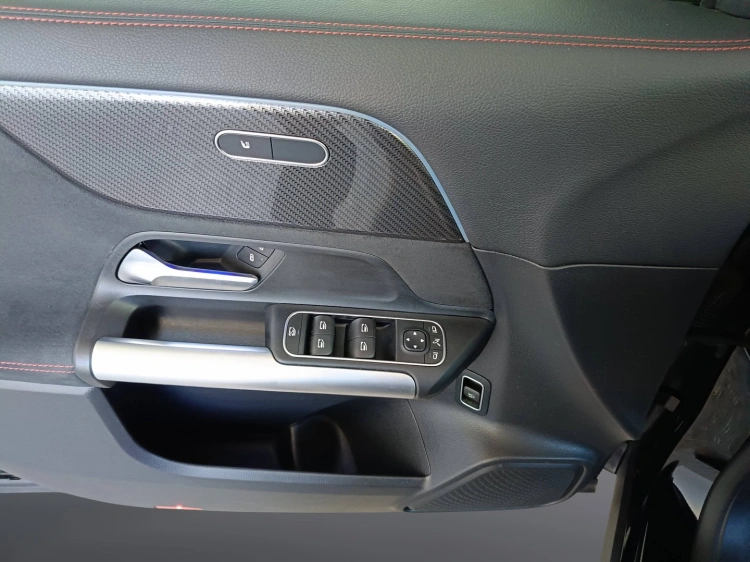 16 - Mercedes-Benz GLA 180 d AMG Line Advanced Plus auto