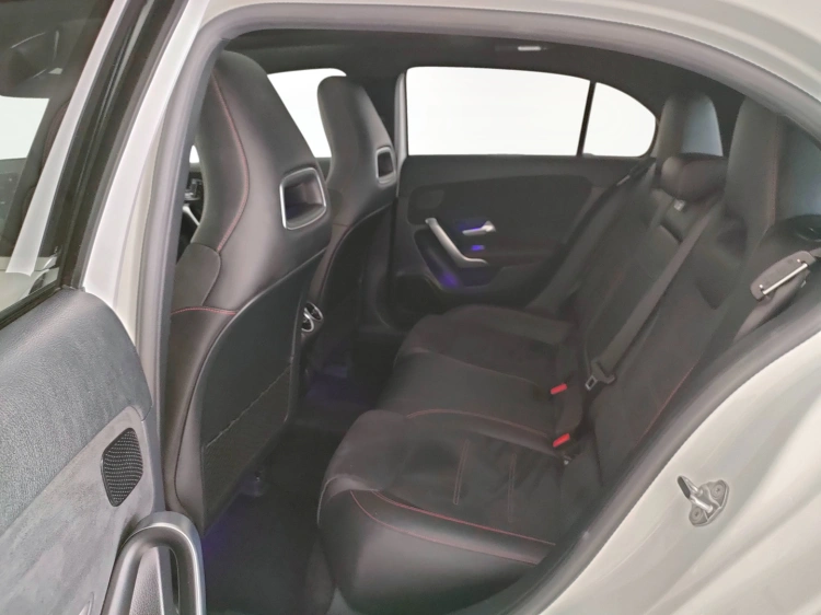 11 - Mercedes-Benz Classe A 180 d Premium auto