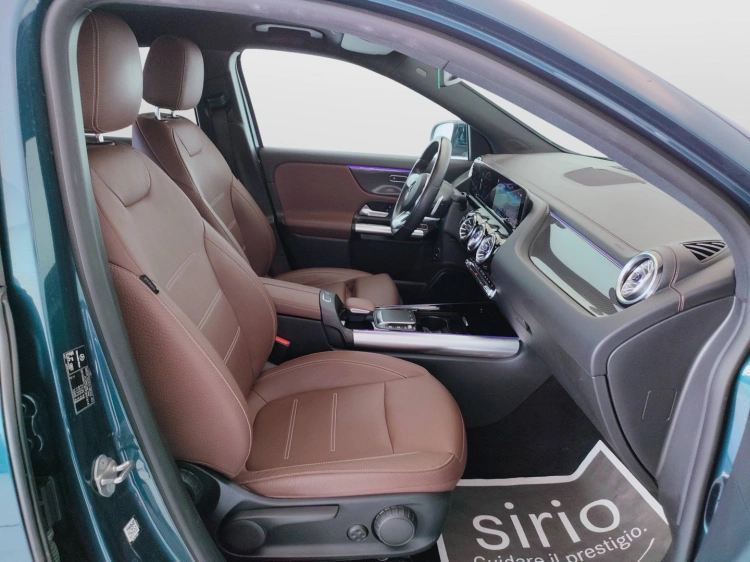 11 - Mercedes-Benz GLA 200 d Premium auto