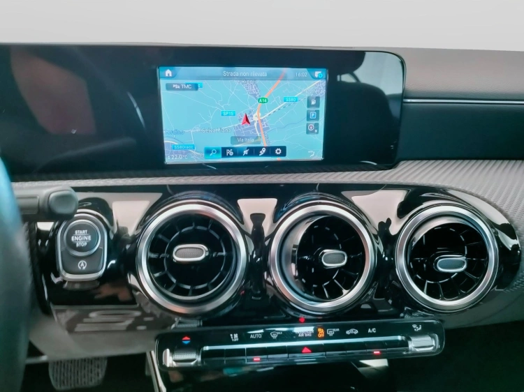 16 - Mercedes-Benz Classe A 180 d Business auto