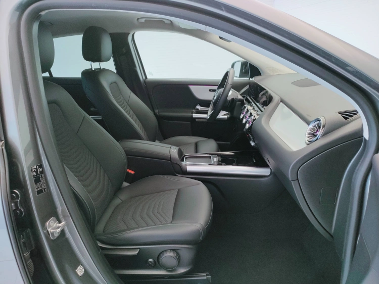 11 - Mercedes-Benz GLA 180 d Progressive Advanced Plus auto