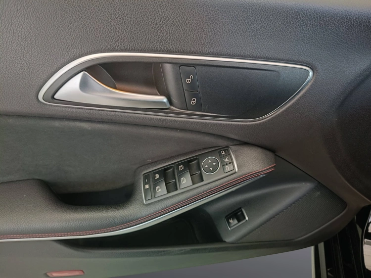 18 - Mercedes-Benz CLA 200 d Premium auto FL