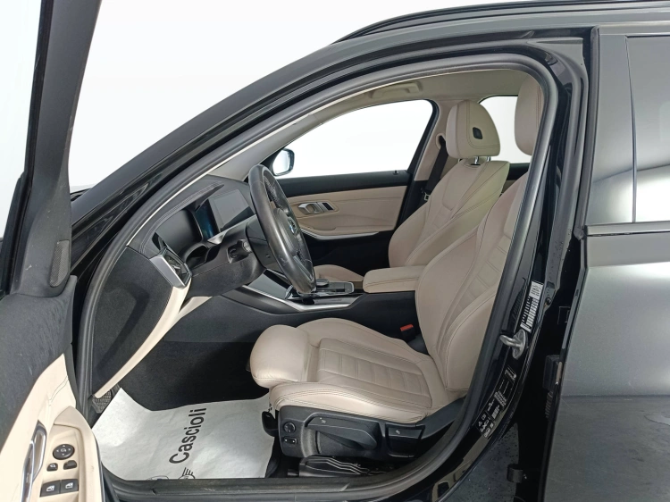 8 - BMW Serie 3 320d Touring xdrive Luxury auto