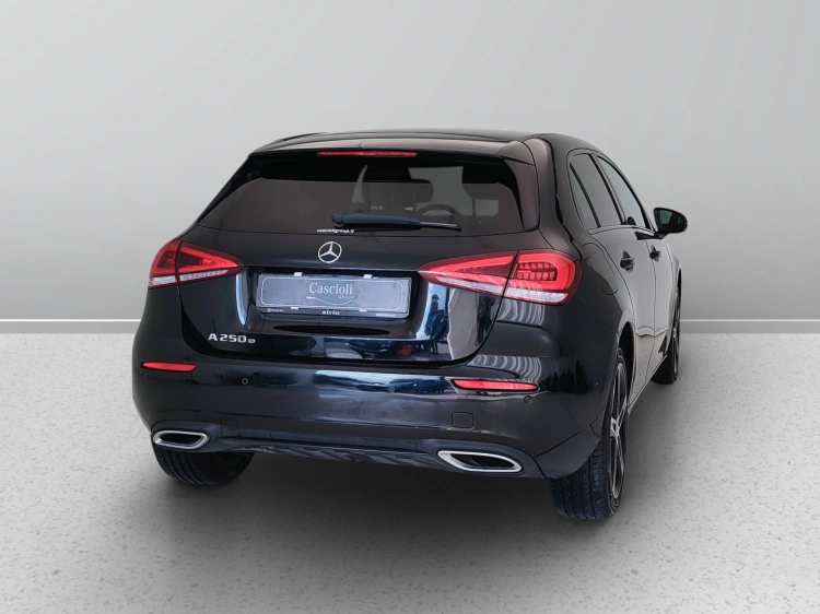 6 - Mercedes-Benz Classe A 250 e phev (eq-power) Sport auto