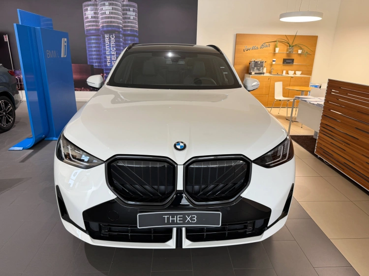 4 - BMW X3 BMW X3 30e xDrive