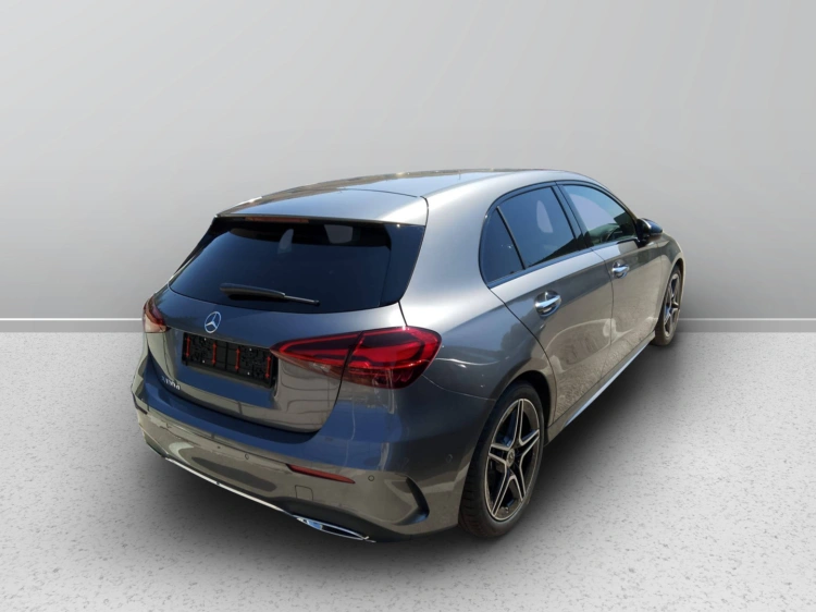 8 - Mercedes-Benz Classe A 180 d Automatic