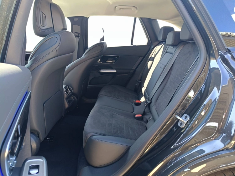 8 - Mercedes-Benz GLC 300 de 4MATIC