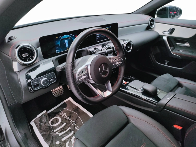12 - Mercedes-Benz CLA Shooting Brake 200 d Premium 4matic auto