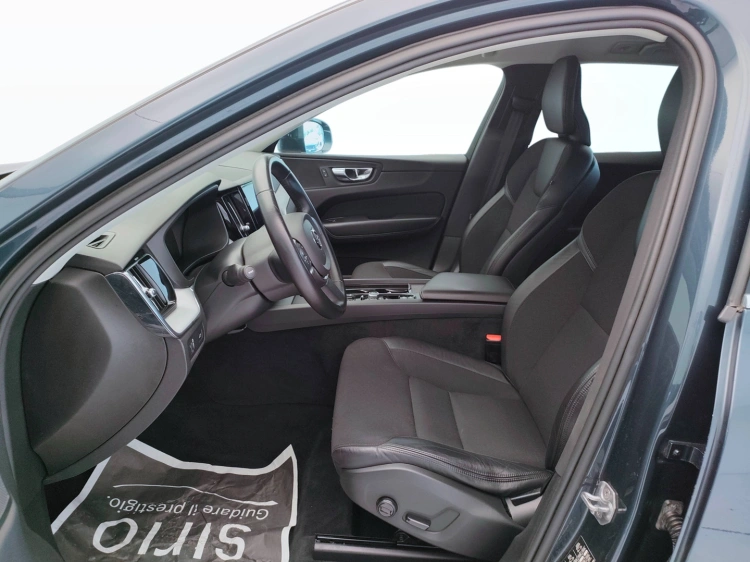 12 - Volvo XC60 XC60 2.0 b4 Momentum Pro awd auto