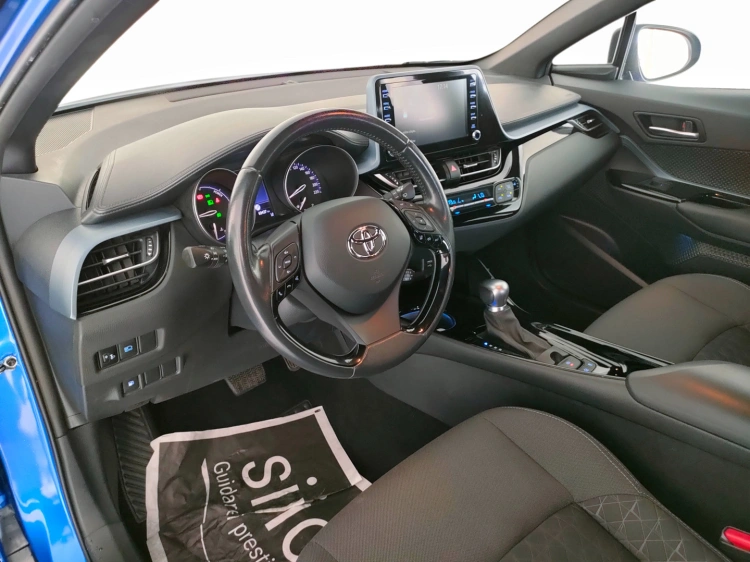 13 - Toyota C-HR C-HR 2.0h Trend e-cvt