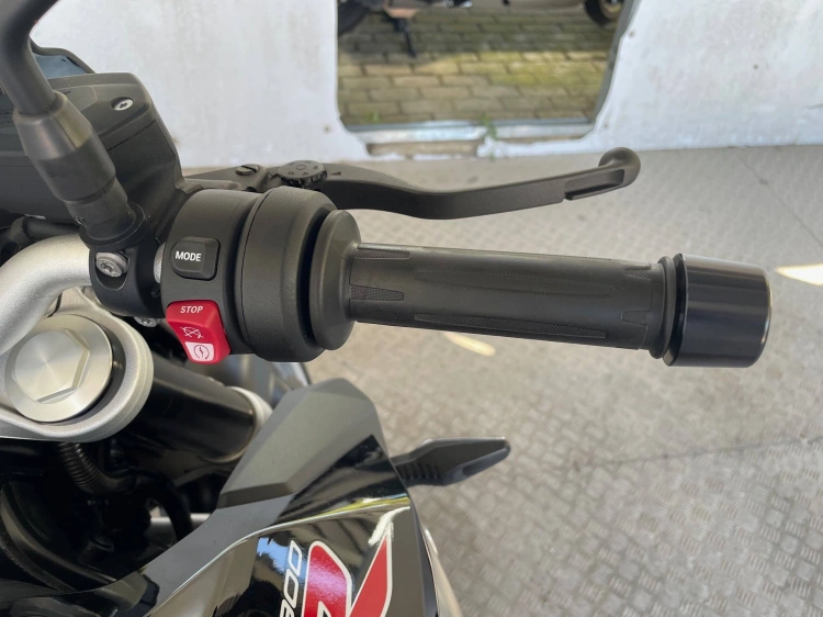 6 - BMW Motorrad R F 900 R Abs