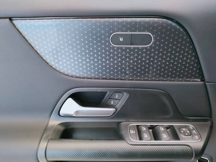 17 - Mercedes-Benz GLA 180 d Advanced auto