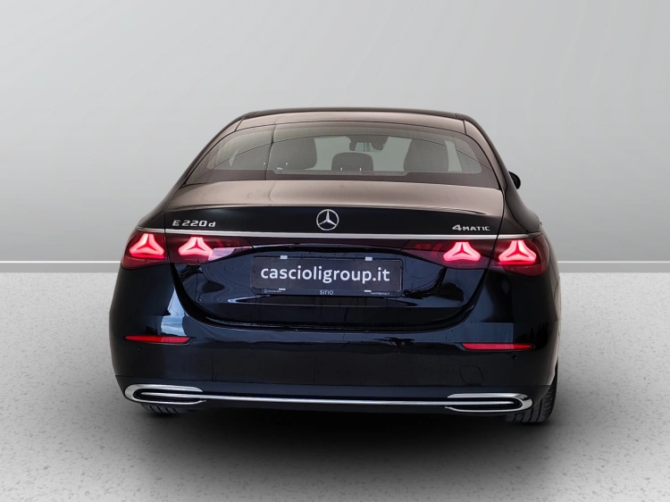 6 - Mercedes-Benz Classe E 220 d 4MATIC
