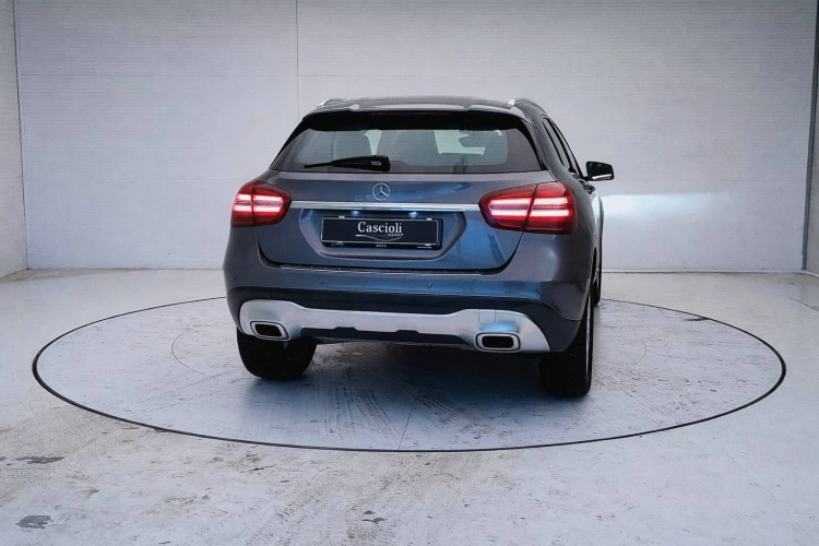 6 - Mercedes-Benz GLA 180 d Sport auto