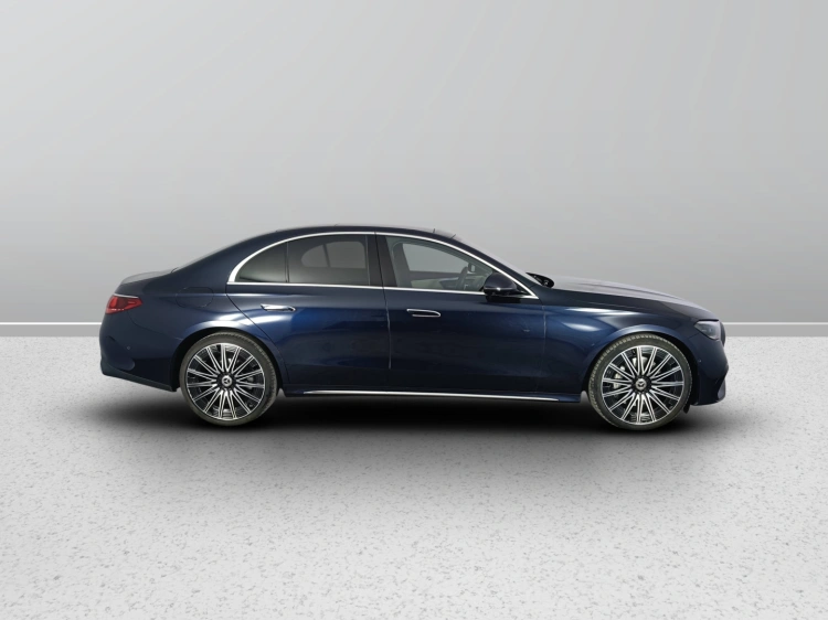 6 - Mercedes-Benz Classe E 220 d AMG Line Premium auto