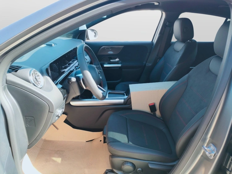 11 - Mercedes-Benz GLA 200 d automatic