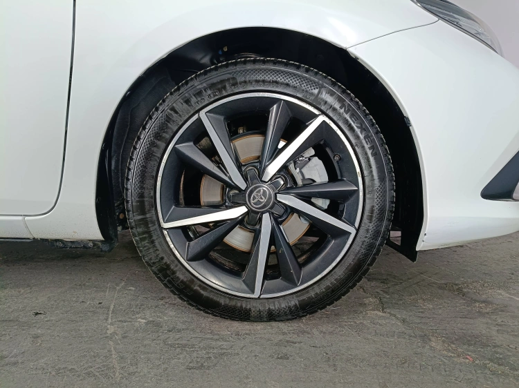 15 - Toyota Auris Auris 1.8h Style cvt