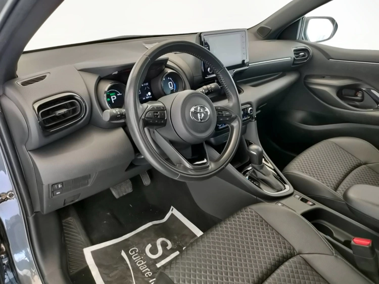 14 - Toyota Yaris Yaris 1.5h Lounge