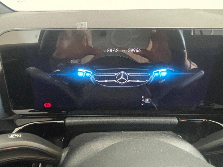 17 - Mercedes-Benz GLA 200 d Premium auto
