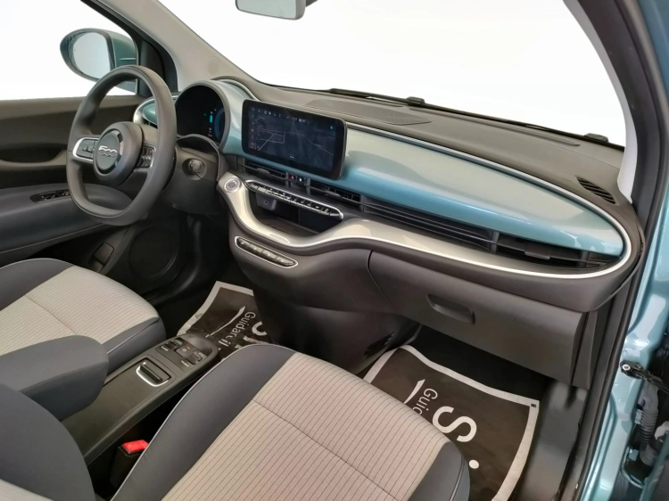 10 - Fiat 500e 500e Cabrio 42 kWh Icon