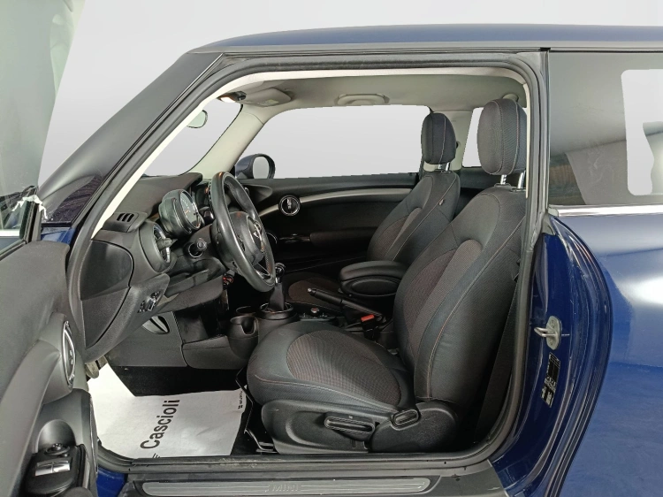 8 - MINI Cooper Mini 1.5 One D Business 3p