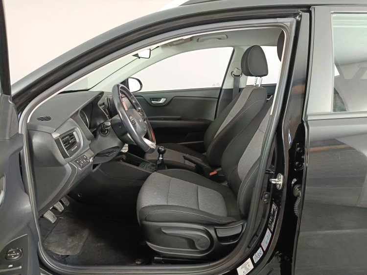 8 - Kia Stonic Stonic 1.2 dpi Urban Techno&Design Pack 84cv