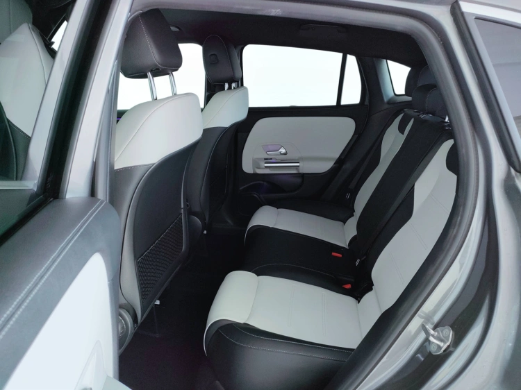 10 - Mercedes-Benz GLA 200 d Premium 4matic auto